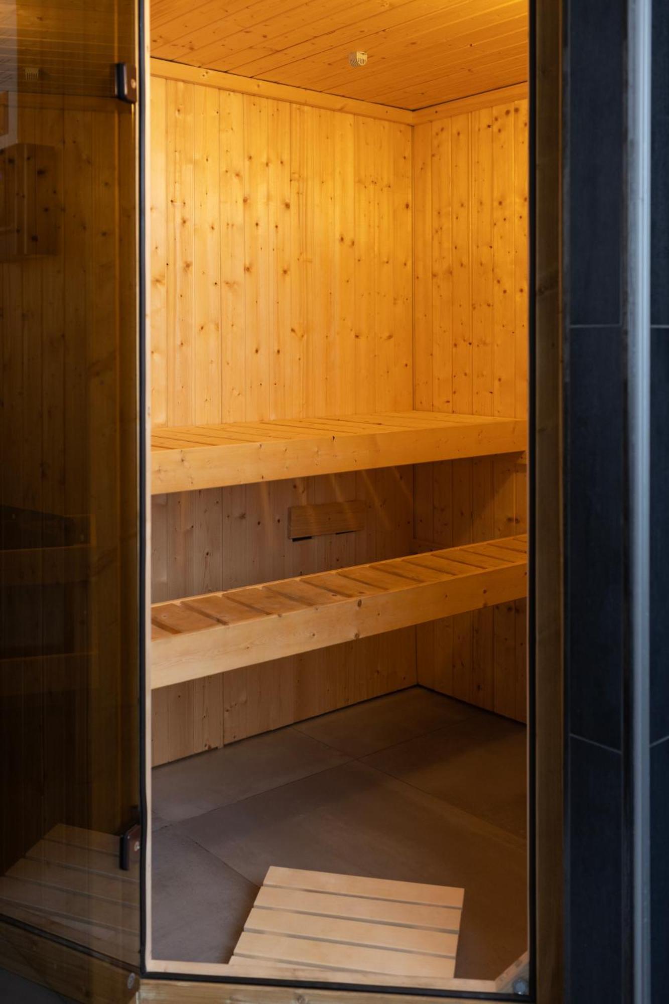 Huge Apartment With Sauna And Free Parking ดุยส์บูร์ก ภายนอก รูปภาพ