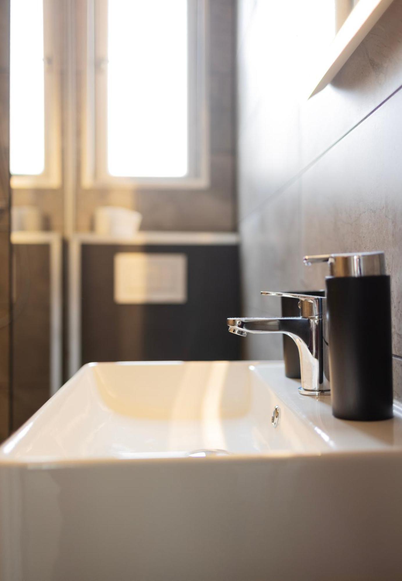 Huge Apartment With Sauna And Free Parking ดุยส์บูร์ก ภายนอก รูปภาพ