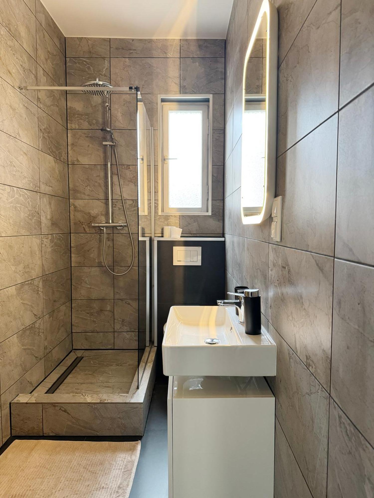 Huge Apartment With Sauna And Free Parking ดุยส์บูร์ก ภายนอก รูปภาพ
